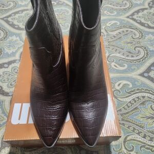 Gibson Latimer Croc-Embossed Ankle Boots in Rich Brown